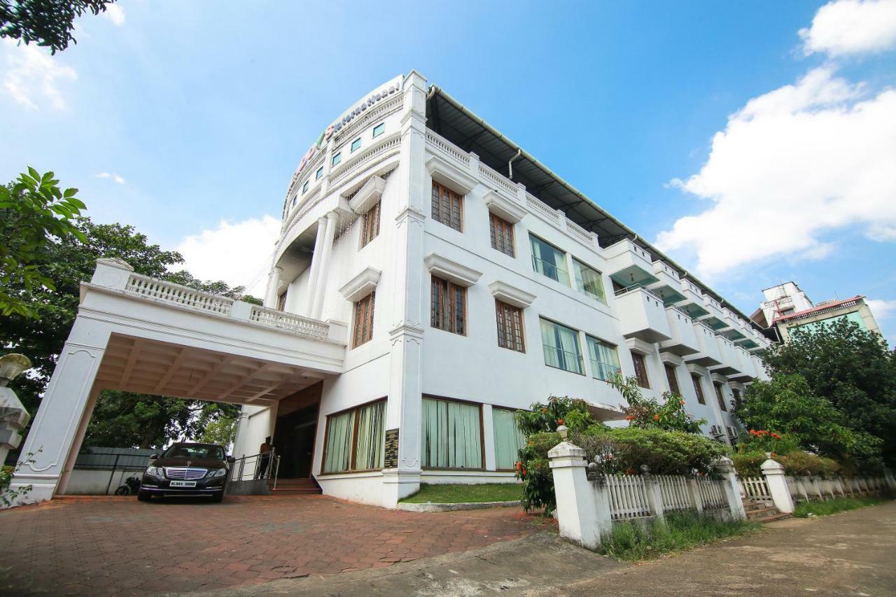 Hotel Meadows International Kizhake Chalakudi Exterior photo