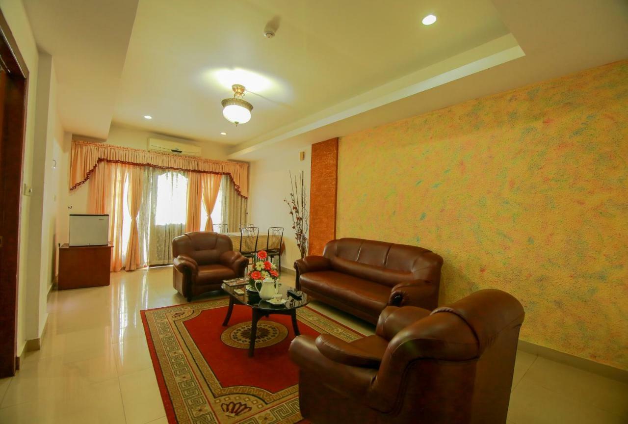 Hotel Meadows International Kizhake Chalakudi Exterior photo