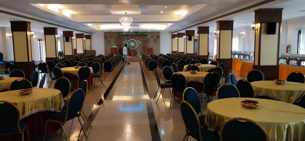 Hotel Meadows International Kizhake Chalakudi Exterior photo